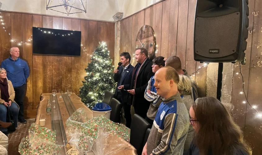 A Christmas gathering at the 10 stalls